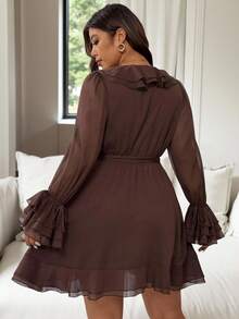 Vionelle 大码女式优雅法式浪漫西西里雪纺交叉裹身系带荷叶边袖下摆长款短款连衣裙，适合休闲、通勤、度假、下午茶、派对 - 棕色 - 查看 2