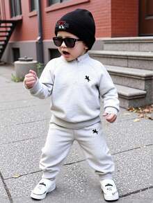 SHEIN 两件套男童休闲舒适多功能印花立领拉链连帽衫和保暖内衬运动裤套装，面料厚实，学院风秋冬装 - 淺灰色 - 查看 1