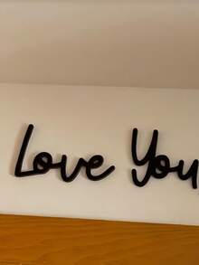 SHEIN 1件裝「Love You Bye」黑色橫幅，毛氈裝飾，牆面標誌裝飾，走廊入口、臥室，溫馨裝飾橫幅 - 黑色. - 查看 5