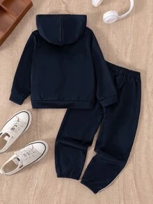 SHEIN Playful Pals 2 件套年轻男孩连帽卫衣和裤子套装，秋冬新款，黑色连帽衫搭配白色撞色条纹，黑色裤子，舒适休闲装，适合日常穿着，适合家庭/兄弟姐妹穿着 - 藏蓝色 - 查看 2