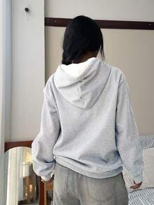 SHEIN EZwear 女款休閒極簡字母印花淺灰色寬鬆厚款連帽口袋衛衣，適合秋冬穿著 - 淺灰色 - 查看 3