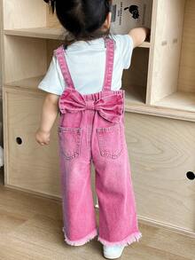 SHEIN 女婴3D蝴蝶结装饰蓝色牛仔背带裤，儿童女童春夏休闲度假乡村波西米亚风服装，儿童女童沙滩装，女童西部街头风服装，春假服装，锐舞派对服装牛仔背带裤，女婴秋冬度假服装 - 粉色 - 查看 4