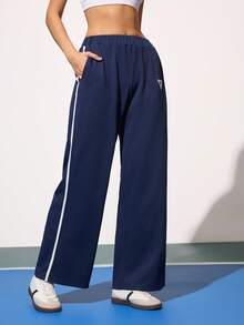 CourtClass Sweat-shirt-shirt décontracté pour femmes avec rayures latérales contrastées, pantalon de sport ample avec poches, convient pour le sport, le tennis, le port quotidien. Pantalon de tennis, pantalon de gym, pantalon de sport, pantalon de golf, pantalon de jogging, pantalon de jogging à jambes larges, pantalon d'athlétisme pour femmes - Bleu marine - Voir 4