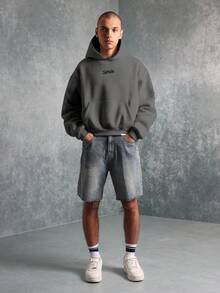 SUMWON 短款休闲套头连帽衫，带有醒目的单色图案印花，都市街头风秋冬舒适版型运动衫，长袖前口袋设计 - 深灰色 - 查看 2