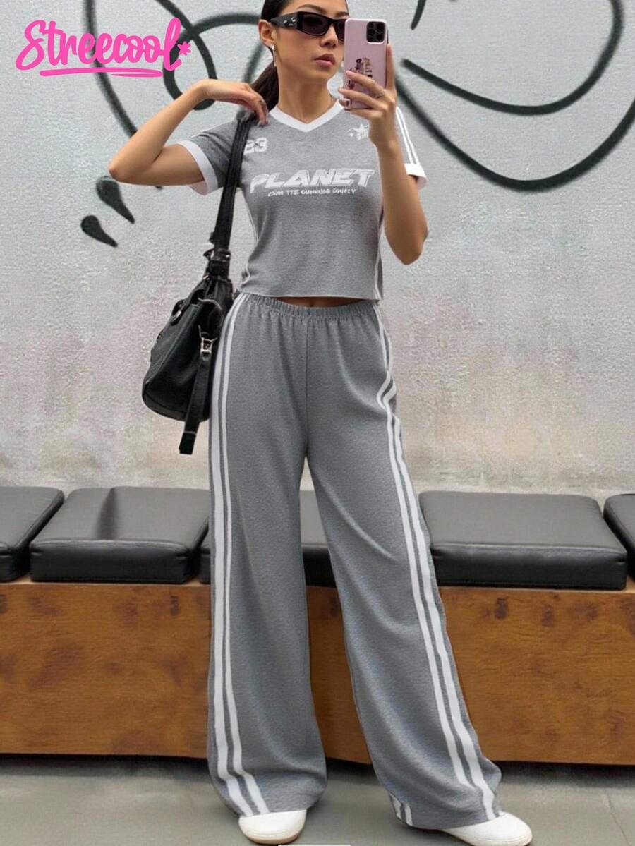 SHEIN Explorewe Streecool 儿童休闲学院风两件套,秋季,少女拼色拼布印花T恤搭配撞色条纹运动裤套装,适合日常、通勤、休闲、度假、姐妹街拍 - 深灰色 - 查看 1