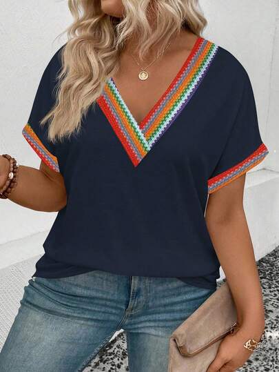 SHEIN Damen lässiges V-Ausschnitt Kurzarm T-Shirt mit buntem grafischem Muster, Patchwork-Saum und -Manschette im Vintage-Stil in Große Größen