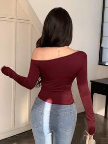 DAZY 女士休闲纯色不对称下摆长袖 T 恤，返校服 - 酒紅色 - 查看 5