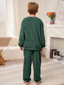 SHEIN 2pcs Tween Boy Minimalist Letter Embroidered Crew Neck Long Sleeve Top And Soft Fleece Pajama Pants Set, Comfortable Homewear Sleepwear, Autumn/Winter - Dark Green - View 2