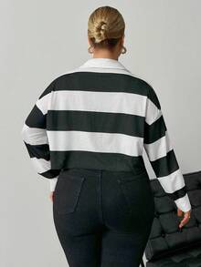 SHEIN PETITE CURVE 大码半扣拼色落肩春季短款 T 恤 - 黑與白 - 查看 2