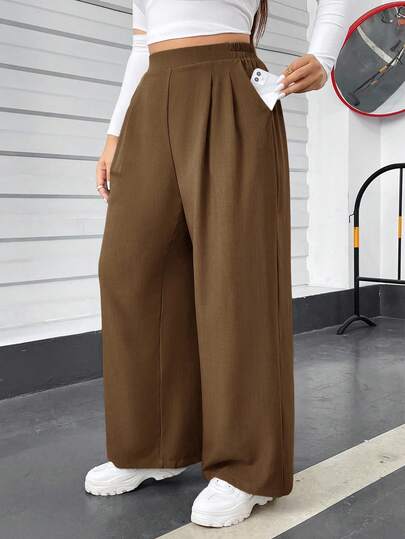 SHEIN Essnce Pantalones anchos de cintura elástica cómodos y sueltos de color marrón básico para mujer de talla grande, ropa de mujer de otoño e invierno, para homecoming, old money, salir, pantalones curvy, atuendos de mujer, pantalones de otoño