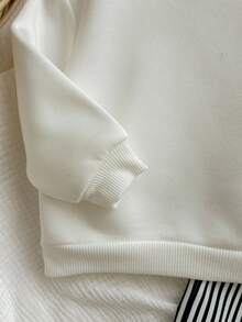 SHEIN 2 件女婴休闲条纹长袖卫衣和裤子套装，秋冬 - 白色 - 查看 4