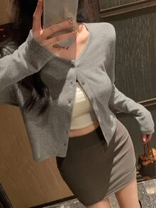 DAZY Áo thun nữ tay dài cổ tròn rộng rãi, hở trước, màu trơn, trang phục mùa thu - Màu be - Xem 4