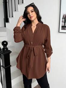 SHEIN Essnce 大码女式秋冬宽松休闲长袖棕色长衬衫，V领，适合工作、教师、返校、办公室穿着，秋季上衣 - 棕色 - 查看 3