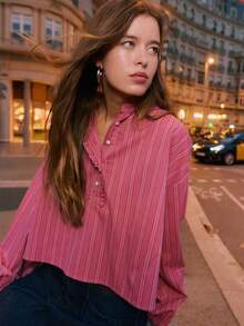 条纹高领衬衫，饰有荷叶边细节和前襟纽扣，褶裥前片和蓬松的灯笼袖营造出浪漫优雅的轮廓，非常适合女性冬季、精致的日常造型、节日夏季造型和优雅的春季装扮。 - 玫紅色 - 查看 1