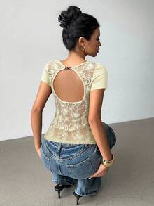 Siren Gaze 女士常规肩部蕾丝拼接露背T恤，美式褶裥修身短袖上衣，夏季休闲款 - 杏色 - 查看 2