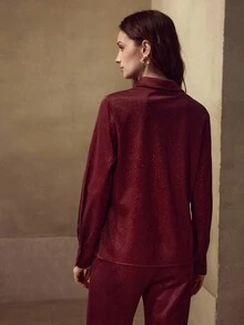 MOTF PREMIUM بلوزة أنيقة للنساء ذات لمسات لامعة باللون البرغندي