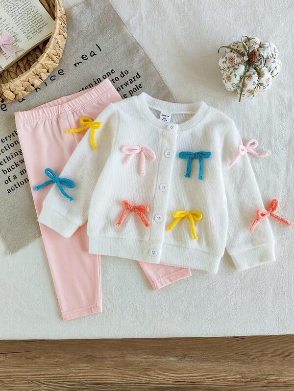 SHEIN 2 Stücke/Set Modische, süße, vielseitige Kleinkind Mädchen Jacke mit Schleife und Hose Set, geeignet für Frühling, Herbst, Winter, Schulanfang, Innen- & Außenbereich, Alltagskleidung