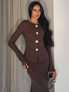 Glamine 简约优雅棕色圆领开衫，带金属纽扣，女式长袖针织上衣，修身美人鱼下摆蓬松针织长裙 2 件套，适合姐妹聚会、正式晚宴和派对服装，秋季，女式秋季服装，冬季，女式冬季毛衣，冬季套装，万圣节，女式万圣节服装，圣诞节，圣诞毛衣，沙特国庆节，婚礼，棕色，优雅，别致，乡村，针织长袖上衣，不对称女式裙子巧克力棕色连衣裙棕色紧身连衣裙 - 棕色 - 查看 4