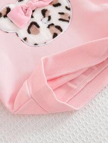 Cozy Pixies Felpa girocollo a maniche lunghe per bambina, con grafica di orsetto leopardato con fiocco in peluche, foderata in pile, casual, versatile per uso all'aperto