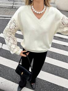 SHEIN Frenchy 2025秋冬女装法式休闲风纯色长袖宽松V领针织套头衫，饰有花卉蕾丝袖，适合日常通勤。秋季叠穿，秋冬新品，适合日常穿着和叠穿，返校季，秋季女装，可爱上衣，外出上衣，复古女装，商务休闲女装，四季皆宜，圣诞节毛衣，感恩节女装，冬季，感恩节女装，新年毛衣，休闲毛衣，秋季毛衣，适合派对、万圣节、圣诞节、节日活动等场合的毛衣。 - 杏色 - 查看 6