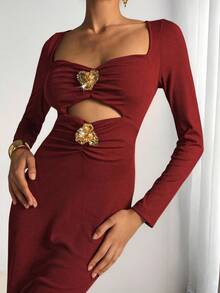 Modelyn Vestido Midi Bodycon Feminino de Manga Longa com Botões Metálicos na Cintura, Tricô Canelado Vermelho, Recorte Vazado, Elegante e da Moda, Outono/Inverno - Vinho - Visão 4