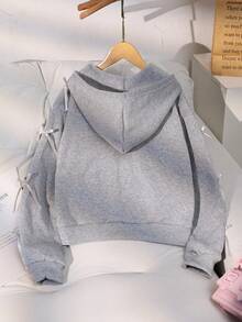 SHEIN 少女外套，纯色时尚蝴蝶结卫衣夹克，舒适加厚保暖内衬卫衣面料，袖口蝴蝶结装饰，青春活力风格，适合返校季或秋冬季日常户外穿着。