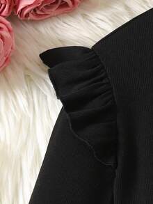 SHEIN Serisse Kids 女童圆领荷叶边盖袖撞色饰边 A 字连衣裙，格子印花荷叶边饰边连衣裙，适合秋冬日常穿着 - 黑色 - 查看 5