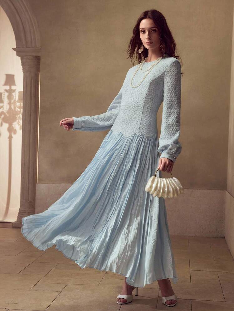 エレガントな女性用長袖ラウンドネックフィットドレス、ウェーブ状のテクスチャー生地にウーブンフリルヘム、フローイングフレンチシックなラグジュアリードレス、秋冬