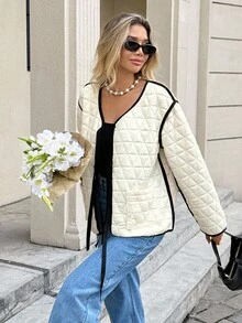 SHEIN Frenchy Manteau matelassé AVEC POCHES à BORDURE CONTRASTÉE et LACETS pour femmes, style décontracté. Manches longues, rembourré, convient pour le port quotidien et les déplacements. Couleur crème. Manteau décontracté pour l'automne et l'hiver. Style français, avec bordure noire, vintage, rentrée scolaire, automne, hiver. Manteau d'hiver pour femmes. Style business décontracté. Toutes saisons, Fête nationale, Nouvel An. - Beige - Voir 8