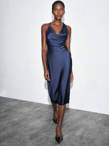 Maija 女士深蓝色不对称领宽松连衣裙，百搭时尚，四季皆宜的设计，露背细节，优雅别致，适合商务、休闲、办公室穿着，适合城市、社交、度假、派对缎面中长连衣裙蓝色缎面连衣裙垂坠缎面连衣裙围脖领缎面连衣裙蓝色中长连衣裙蓝色鸡尾酒会连衣裙围脖领连衣裙垂坠连衣裙优雅知性的女性婚礼宾客礼服和美丽的法式宽松高端的知性与优雅感老钱风格巡航服装度假服四季 - 藏蓝色 - 查看 9