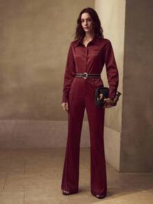 MOTF PREMIUM بلوزة أنيقة للنساء ذات لمسات لامعة باللون البرغندي