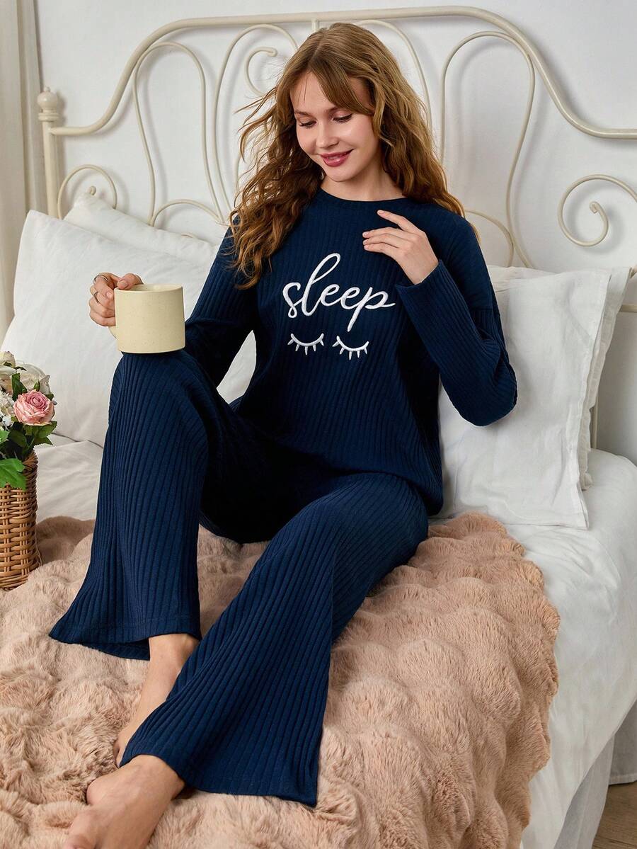 Set comodo e casual con ricamo di slogan