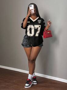 Slaydiva 07 女士休闲系带字母数字图案T恤，适合夏季穿着，黑色上衣 - 黑色 - 查看 3