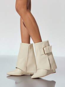 SHUZIA 女士迷人性感尖头翻边中筒坡跟靴，带大扣 - 白色 - 查看 3