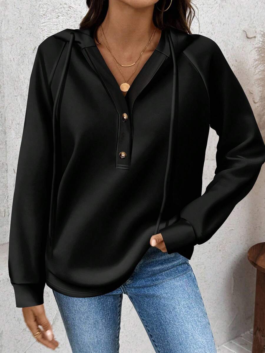 EMERY ROSE Volta às aulas e Dia dos Professores - Novidade! Moletom feminino plus size preto com capuz e mangas compridas, ideal para o outono/inverno. Moletom feminino preto com decote em V e mangas compridas. - Multicolorido - Ver 1
