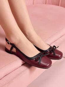 CUCCOO DOLLMOD Zapatos planos de mujer con puntera cuadrada, decoración de mariposa en color burdeos y negro