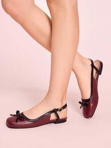 CUCCOO DOLLMOD Zapatos planos de mujer con puntera cuadrada, decoración de mariposa en color burdeos y negro