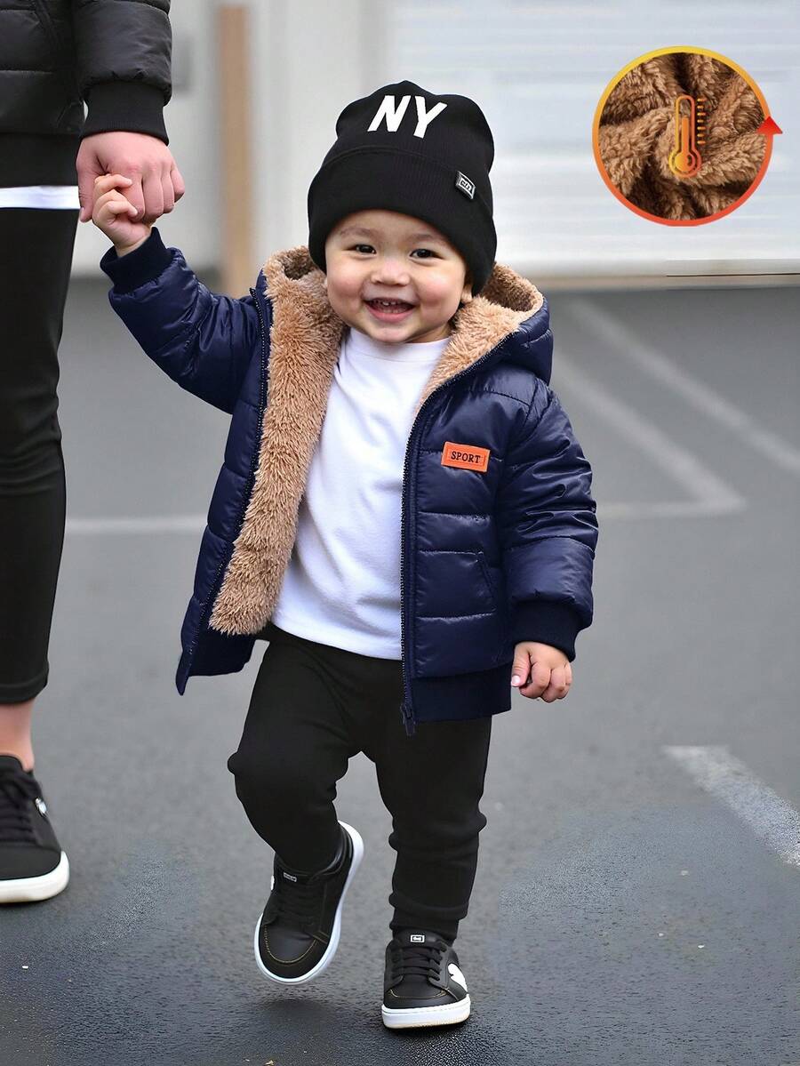 SHEIN Playful Pals 男嬰深藍色冬季羽絨外套 牛仔風格日期字母貼布 絨毛內裡 毛絨全拉鍊連帽外套 含口袋 外套(6個月-3歲) - 藏蓝色 - 查看 1