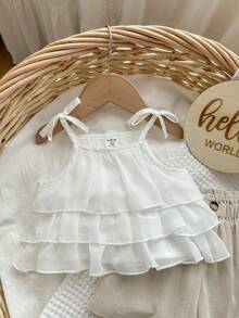 嬰兒女孩分層擺設拼接荷葉邊綁肩背心及紙袋腰短褲