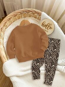 Emery Rose Kids Emery Rose Kids 奶油卡其色，复古可爱豹纹“妈妈的小女孩❤”女婴休闲柔软厚圆领长袖运动衫和紧身裤套装，适合秋冬季 - 彩色 - 查看 2