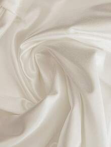 GlowEve Ensemble de 2 pièces élégant pour femmes avec Top à manches courtes en satin, col asymétrique et taille cintrée - Blanc - Voir 3