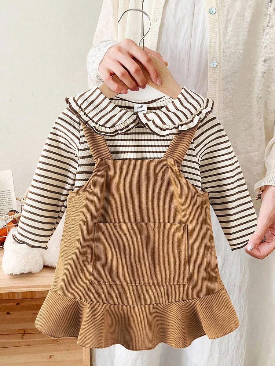 SHEIN Vintaside Kids 女宝宝时尚简约棕色纯色灯芯绒口袋荷叶边纽扣吊带连衣裙和条纹彼得潘领长袖上衣，适合春季、秋季日常穿着，必备单品