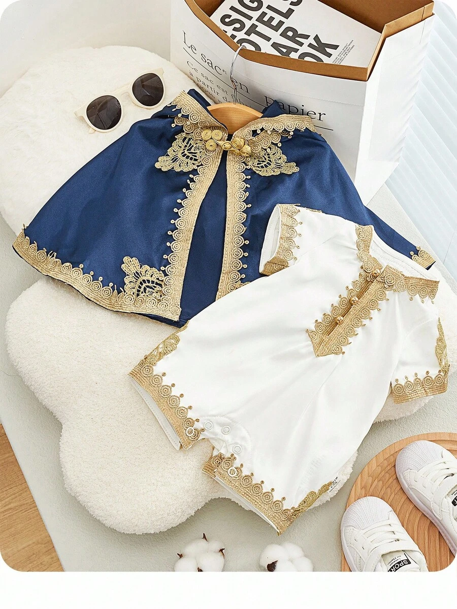 SHEIN Newborn Baby Boy Flower Patterned Long Sleeve Romper With Hooded Cape, 2pcs/Set