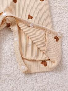 SHEIN 情人节新生儿爱心印花连体衣，舒适针织休闲连体衣，含发带，秋冬季款 - 棕色 - 查看 6