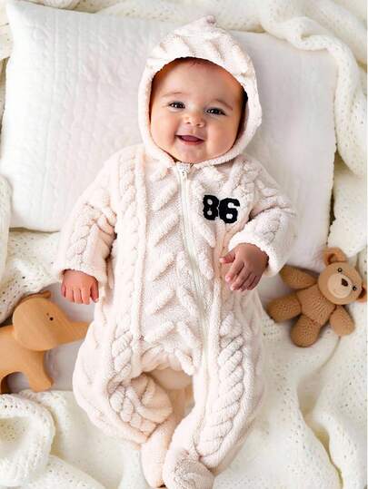 SHEIN 新生儿休闲时尚刺绣字母羊毛提花连帽长袖连脚连体裤，适合户外或室内穿着，秋冬季