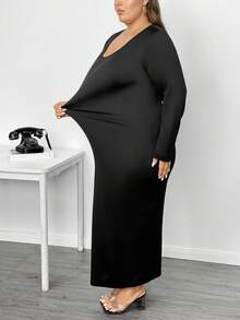 SHEIN CURVE+ 大尺碼純色圓領貼身長洋裝 2026 秋冬聖誕款 22W - 黑色 - 查看 7