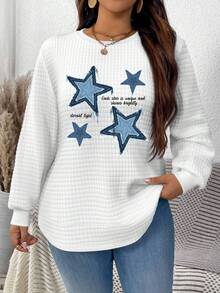 EMERY ROSE بلوزة رياضية بيضاء مطبوعة بنجوم زرقاء بتصميم بسيط وعصري مناسبة للمقاسات الكبيرة، مناسبة للخريف/الشتاء