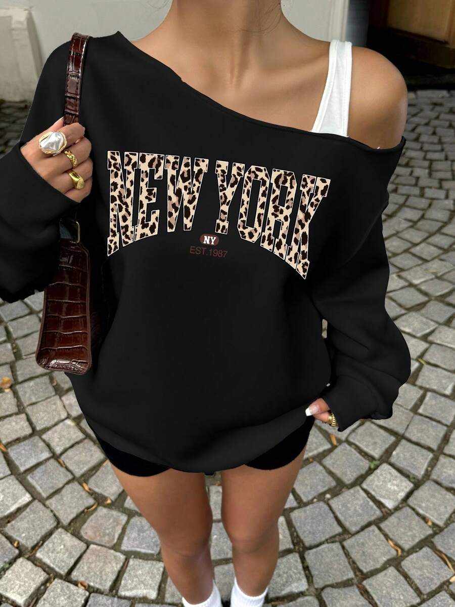 SHEIN EZwear 休闲简约街头风格复古豹纹纽约口号拼布不对称领女式卫衣，适合秋冬季 - 黑色 - 查看 1