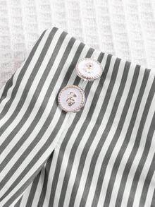 SHEIN 1 件女婴优雅甜美罗纹不对称吊带设计花卉装饰上衣搭配粉色条纹短裤套装，适合夏季街头、旅行摄影 - 黑與白 - 查看 7