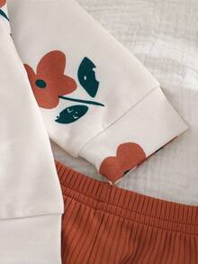 SHEIN 2 件套女婴秋季新款服装，棕色花卉印花长袖按扣肩上衣和宽松裤子，休闲复古别致套装 - 棕色 - 查看 5